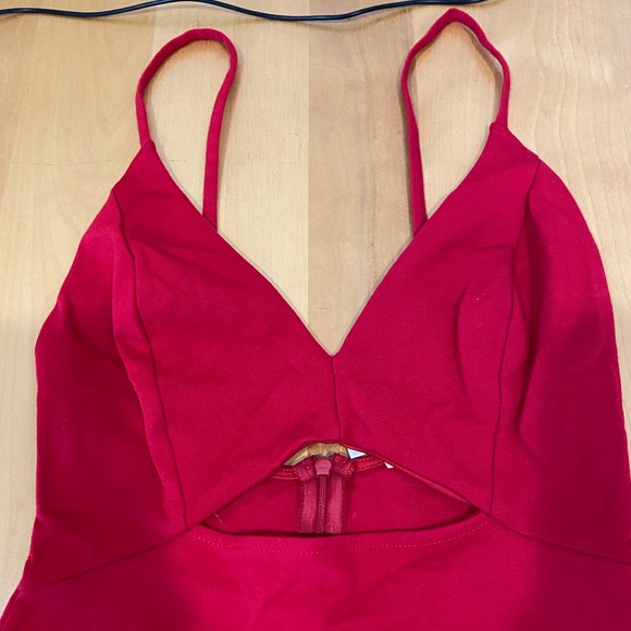 Heart Neckline Red Bodycon Dress with Cut-out and Open Back - Picture 4 of 10